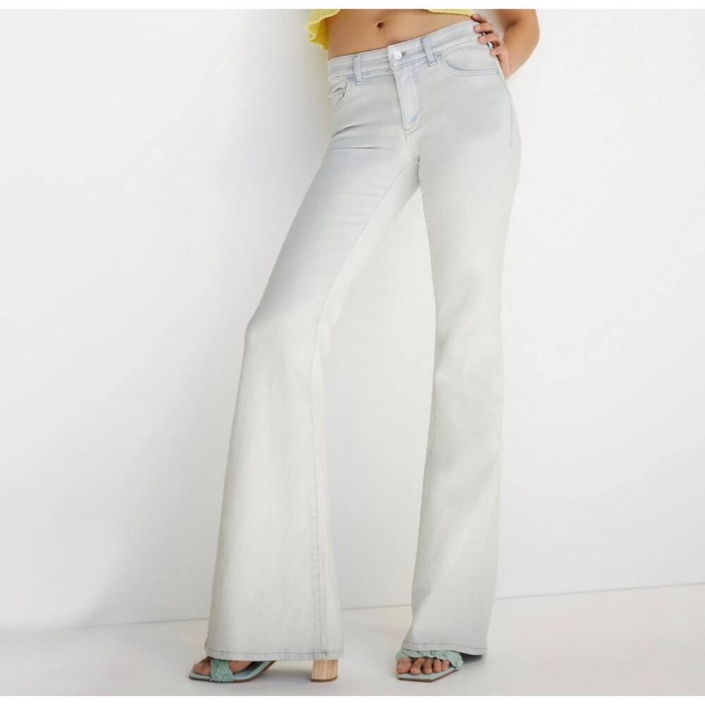 NEW Anthropologie Pilcro Low-Rise Flare Jeans Denim Light Wash 25 Boho Festival